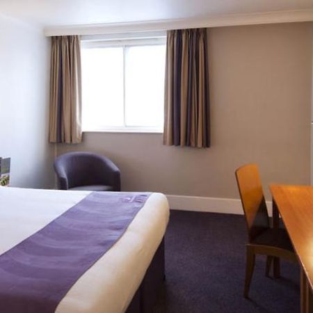 Premier Inn Glasgow East Kilbride - Peel Park ภายนอก รูปภาพ