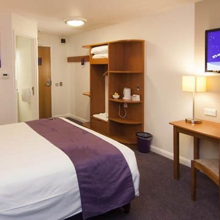 Premier Inn Glasgow East Kilbride - Peel Park ภายนอก รูปภาพ