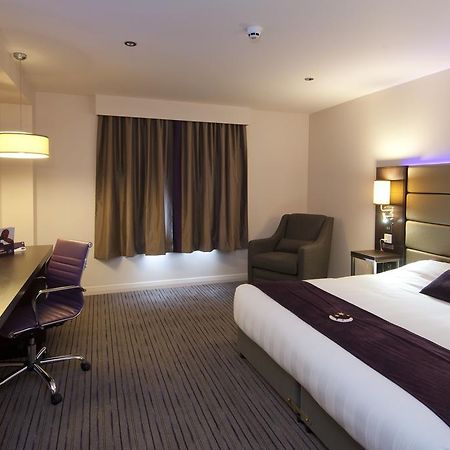 Premier Inn Glasgow East Kilbride - Peel Park ภายนอก รูปภาพ