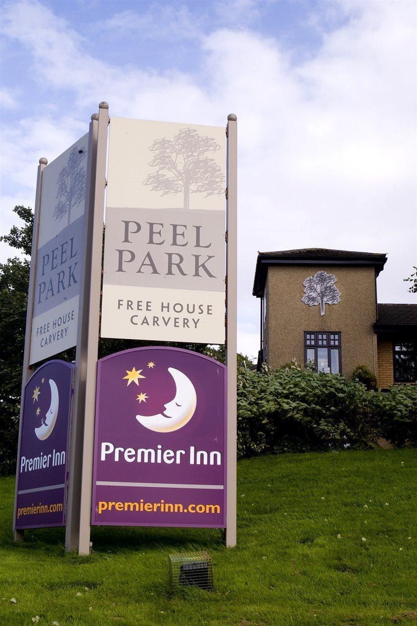 Premier Inn Glasgow East Kilbride - Peel Park ภายนอก รูปภาพ