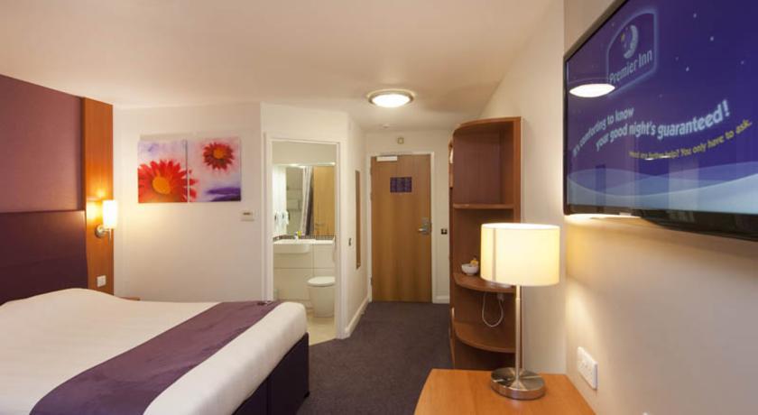 Premier Inn Glasgow East Kilbride - Peel Park ภายนอก รูปภาพ