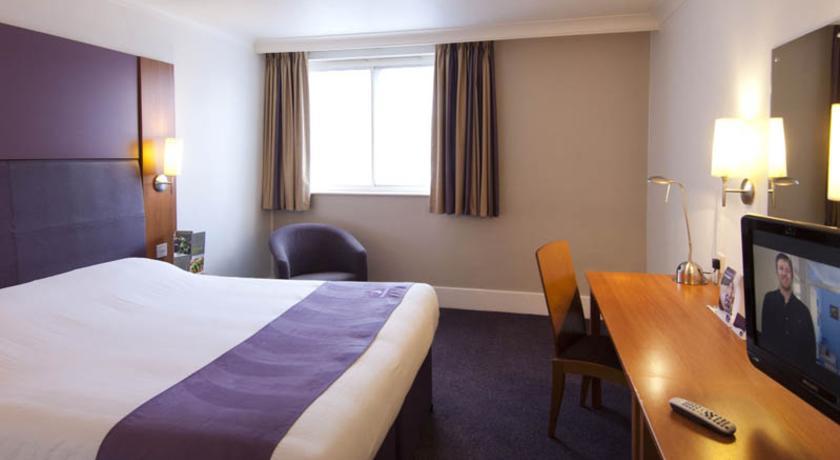 Premier Inn Glasgow East Kilbride - Peel Park ภายนอก รูปภาพ