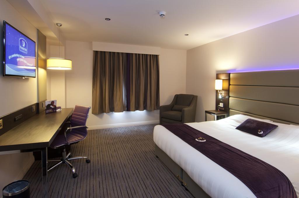 Premier Inn Glasgow East Kilbride - Peel Park ภายนอก รูปภาพ