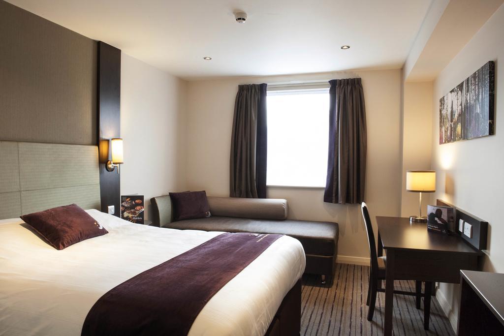 Premier Inn Glasgow East Kilbride - Peel Park ห้อง รูปภาพ